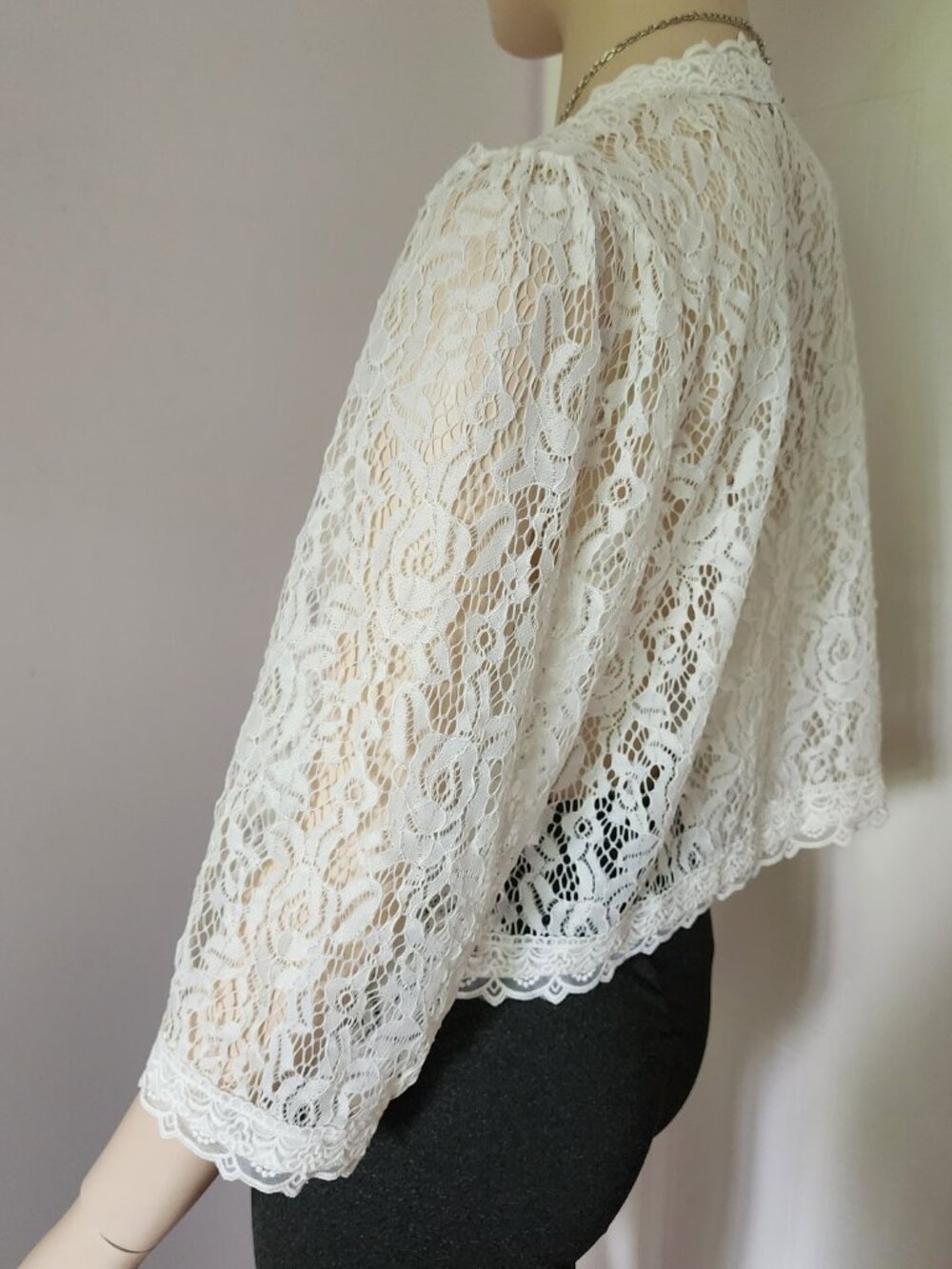 Elegant White Floral Lace Cropped Bolero Jacket - Picture 7 of 7